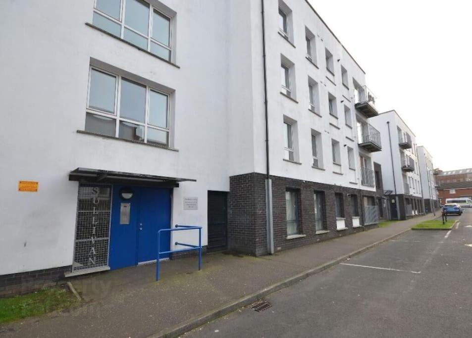 Modern 2-Bedroom City Apartment With Free Parking Belfast Buitenkant foto