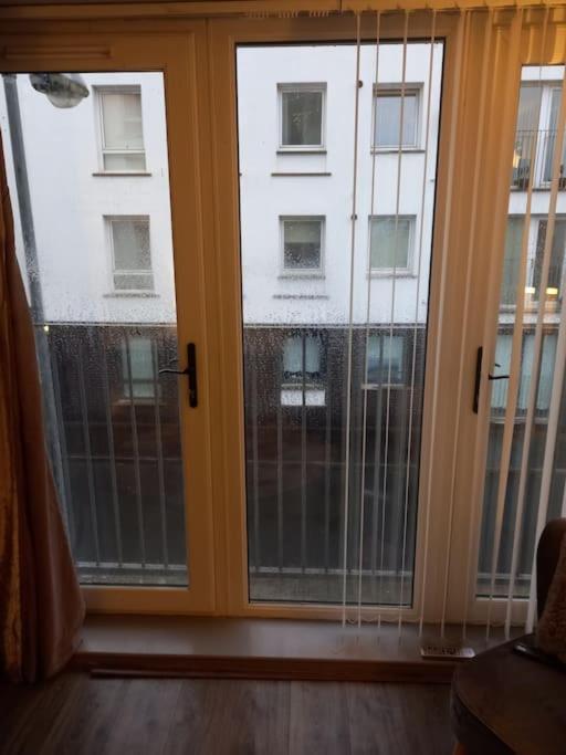 Modern 2-Bedroom City Apartment With Free Parking Belfast Buitenkant foto