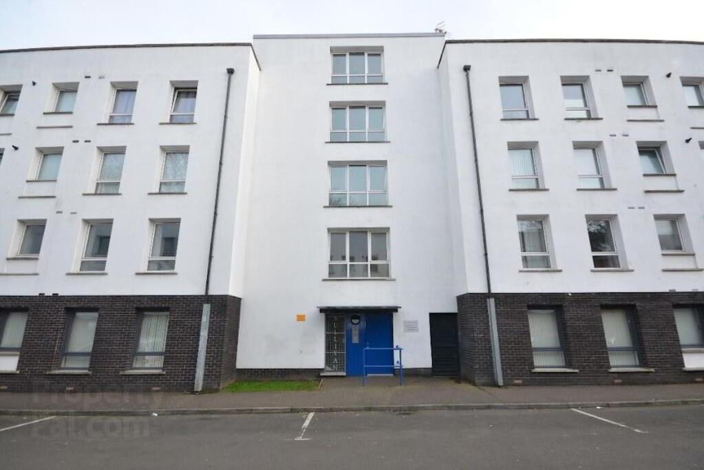 Modern 2-Bedroom City Apartment With Free Parking Belfast Buitenkant foto