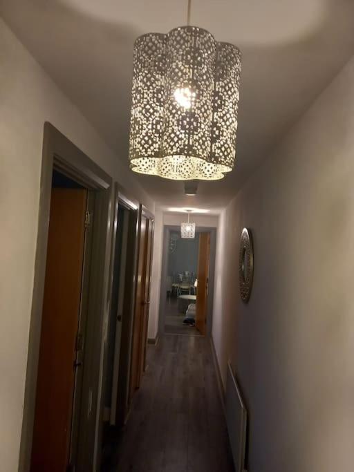 Modern 2-Bedroom City Apartment With Free Parking Belfast Buitenkant foto