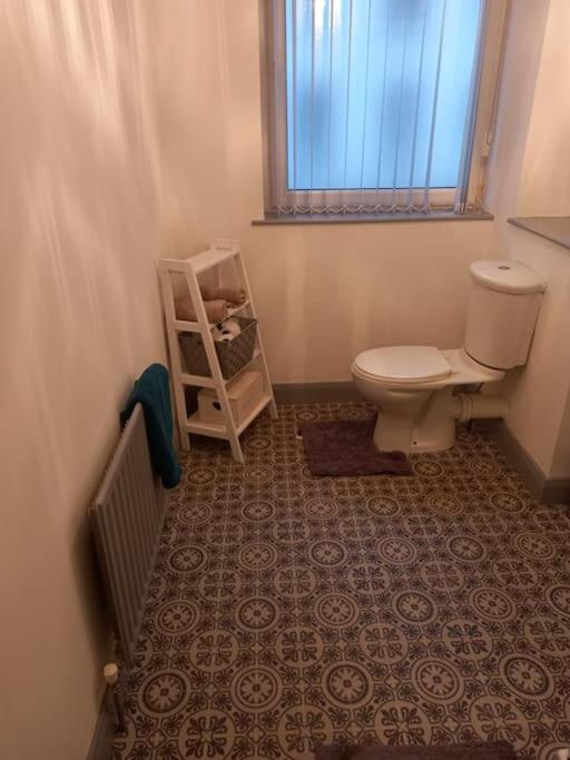 Modern 2-Bedroom City Apartment With Free Parking Belfast Buitenkant foto